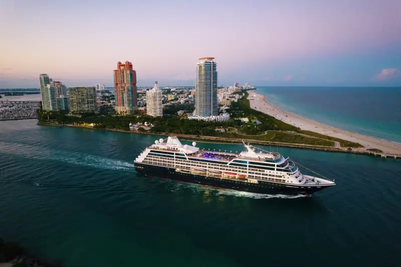 Azamara Quest Miami limanından çıkarken, havadan görünüm
