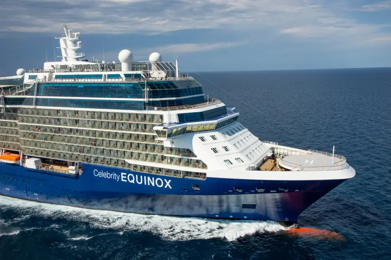 Celebrity Equinox pruvadan yakın görünüm