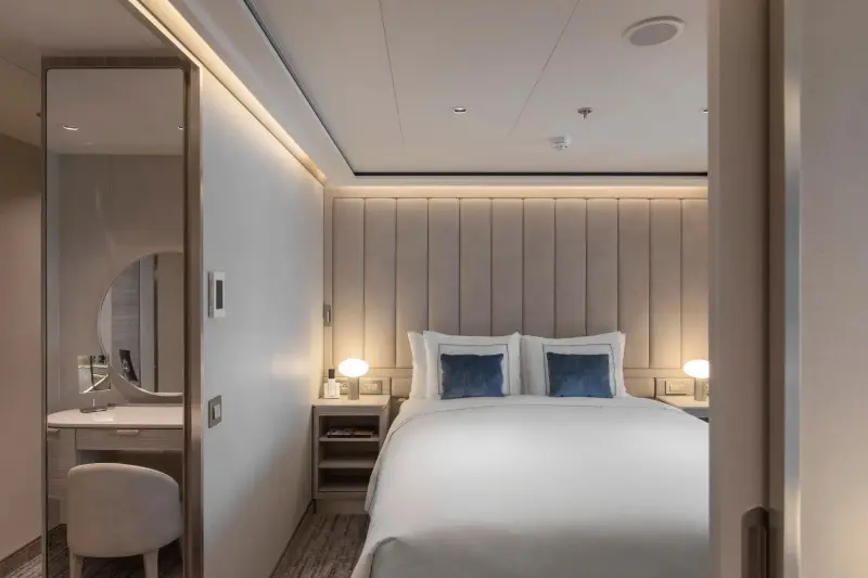 Silver Nova – Medallion Suite