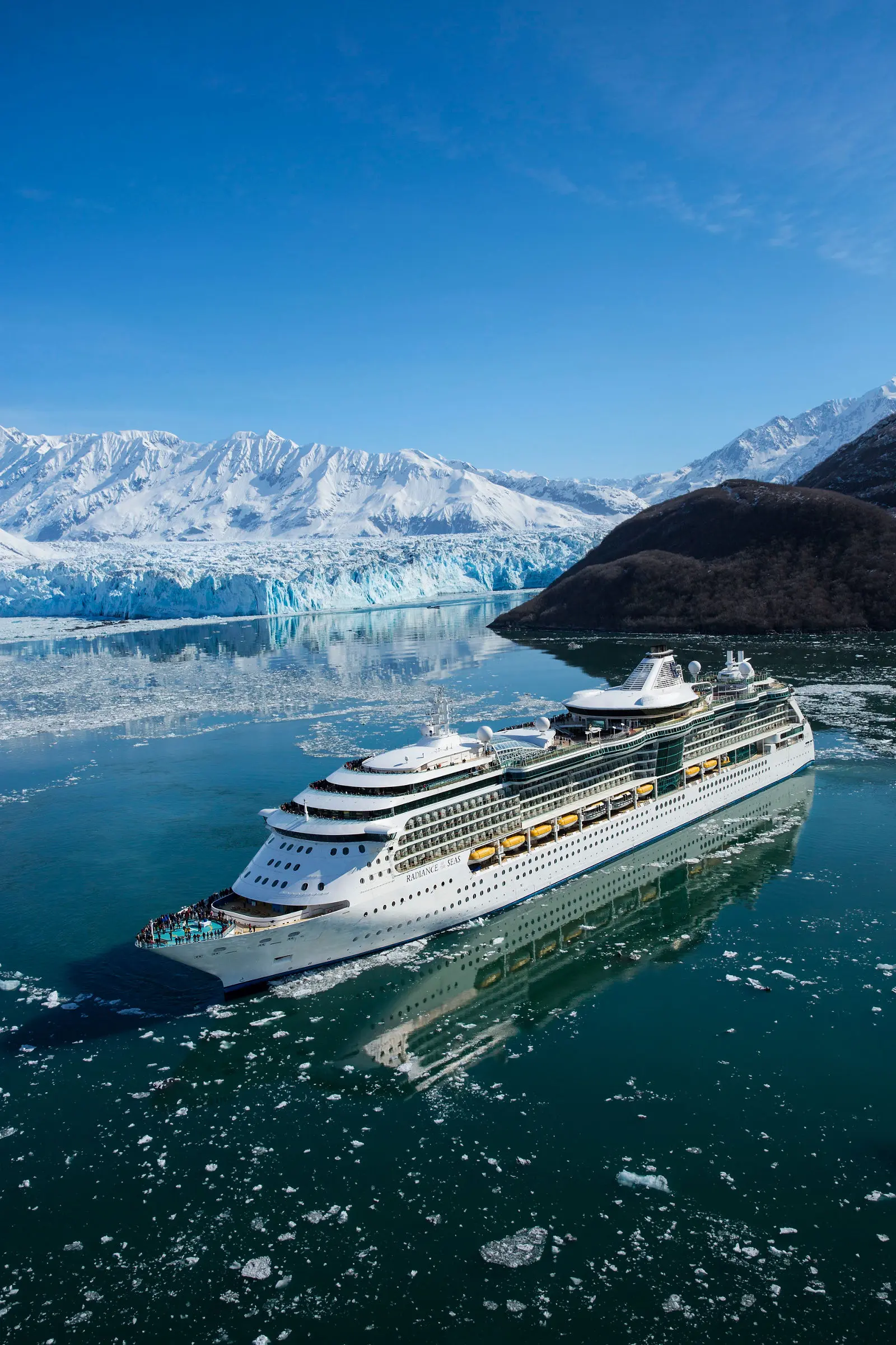 Radiance of the Seas Alaska'da buzul önünde