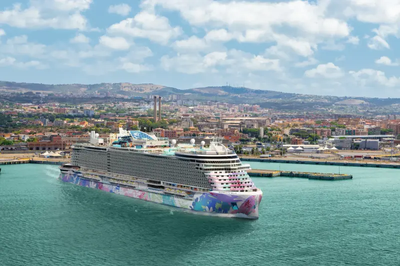 Norwegian Bella Civitavecchia (Roma) limanında (görselleştirme)