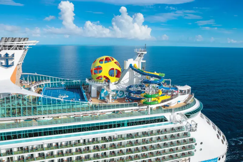 Mariner of the Seas pruva ve üst güverteler, havadan görünüm