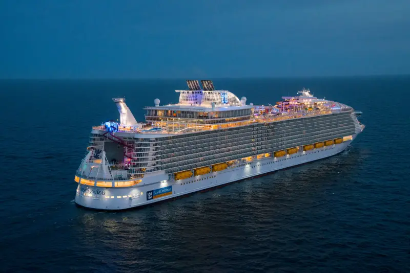 Symphony of the Seas akşam açık denizde