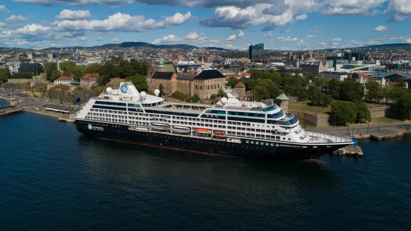 Azamara Pursuit Oslo limanında, havadan görünüm