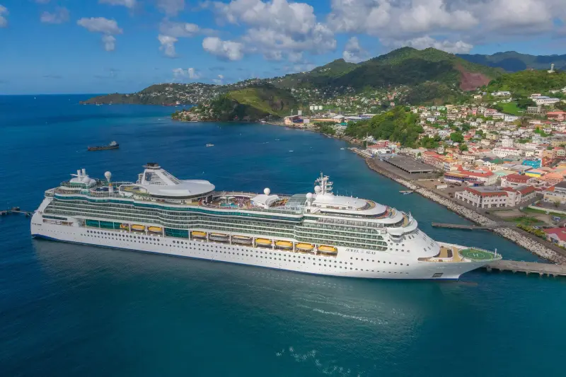 Jewel of the Seas Grenada limanında
