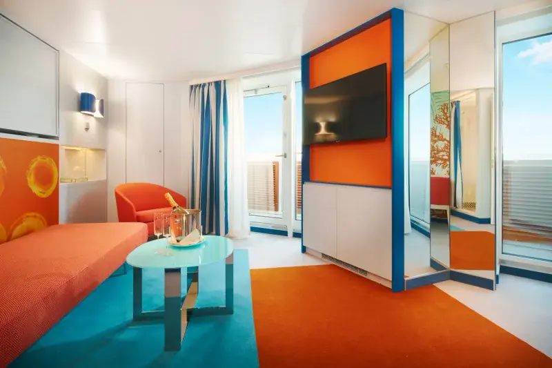 Costa Toscana grand suit oturma alanı ve balkon kapısı