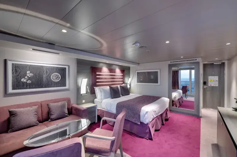 MSC Bellissima MSC Yacht Club deluxe suit, oturma köşesi