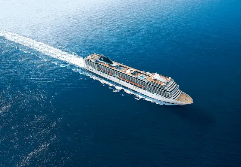 MSC Poesia açık denizde seyir halinde, havadan görünüm