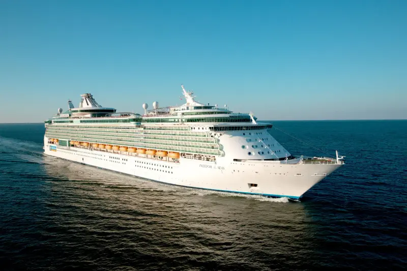 Freedom of the Seas açık denizde seyir hâlinde