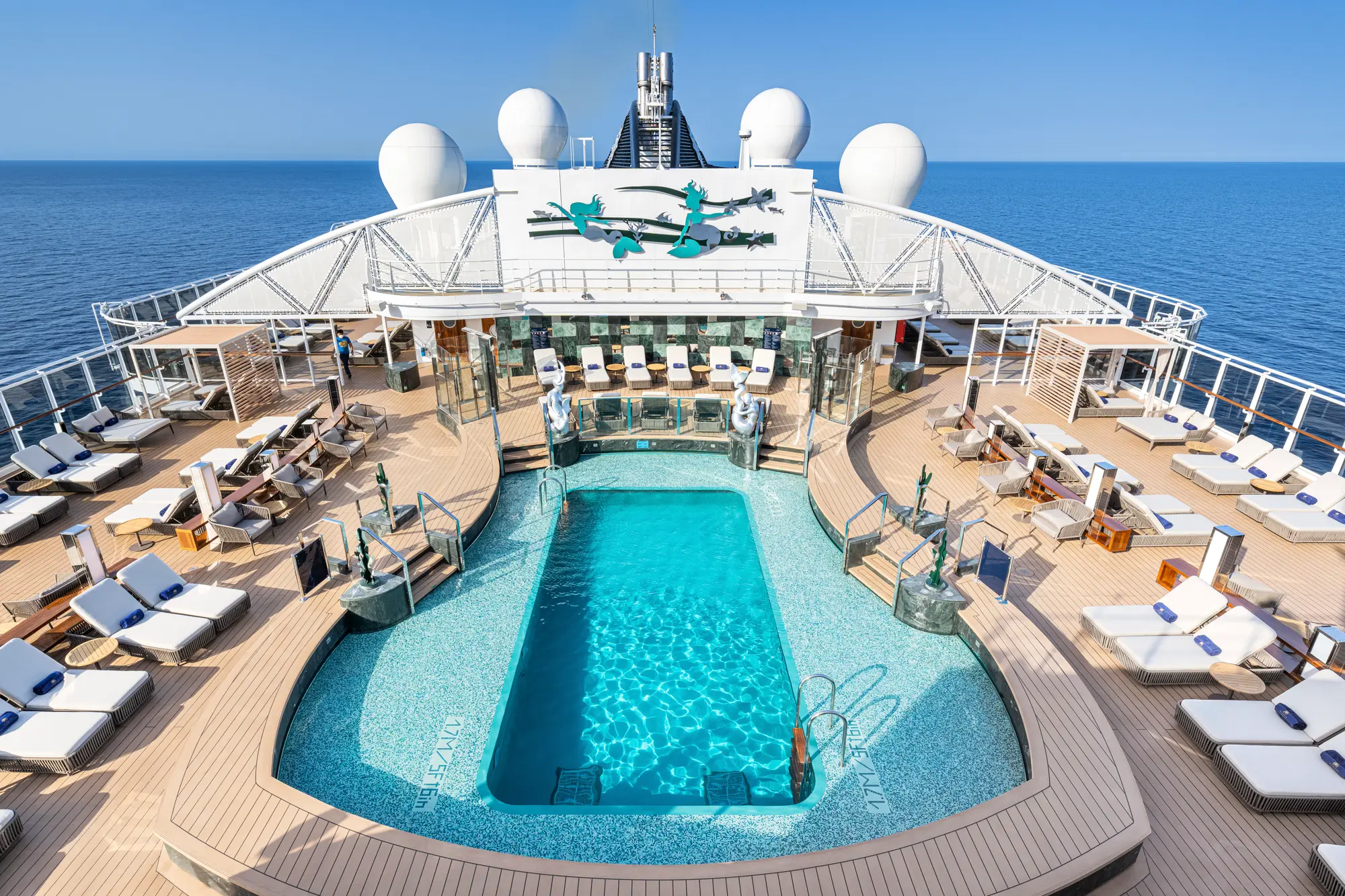 MSC Seascape MSC Yacht Club güneşlenme güvertesi ve havuzu
