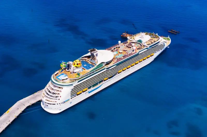 Mariner of the Seas iskelede, havadan görünüm