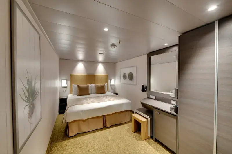 MSC Bellissima deluxe iç kabin, çift kişilik yatak