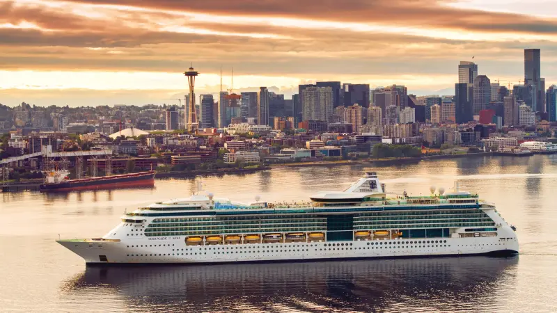 Serenade of the Seas Seattle önünde, gün batımı