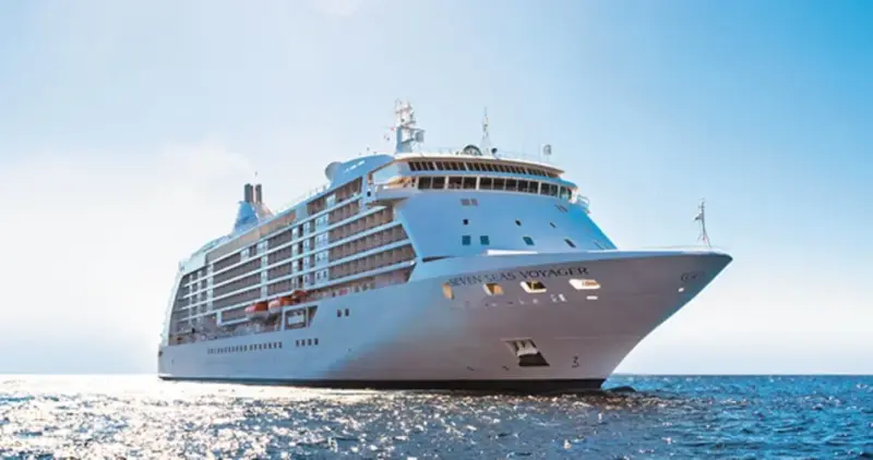 Seven Seas Voyager açık denizde seyir hâlinde