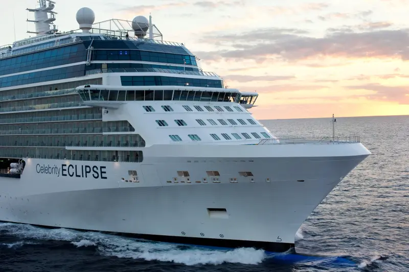 Celebrity Eclipse pruvadan yakın görünüm