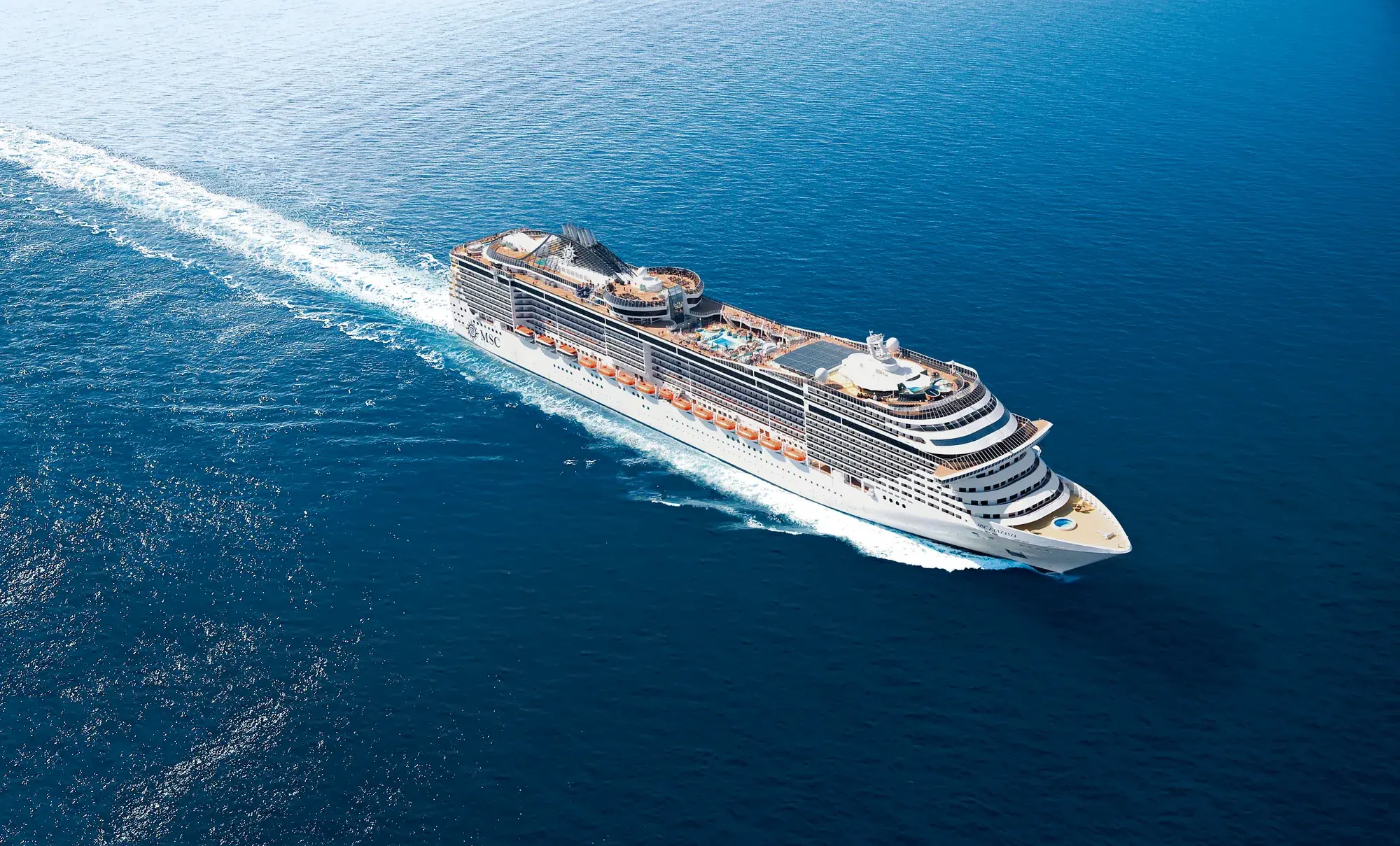 MSC Fantasia açık denizde seyir halinde, havadan görünüm