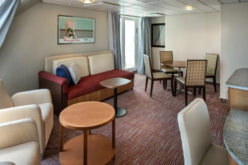Celebrity Equinox Family Veranda kabini oturma alanı