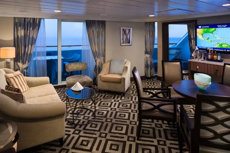 Azamara Journey ve Azamara Quest'te Ocean Suite oturma odası