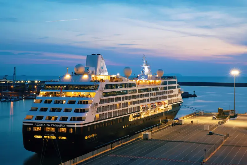 Azamara Onward akşam Livorno limanında
