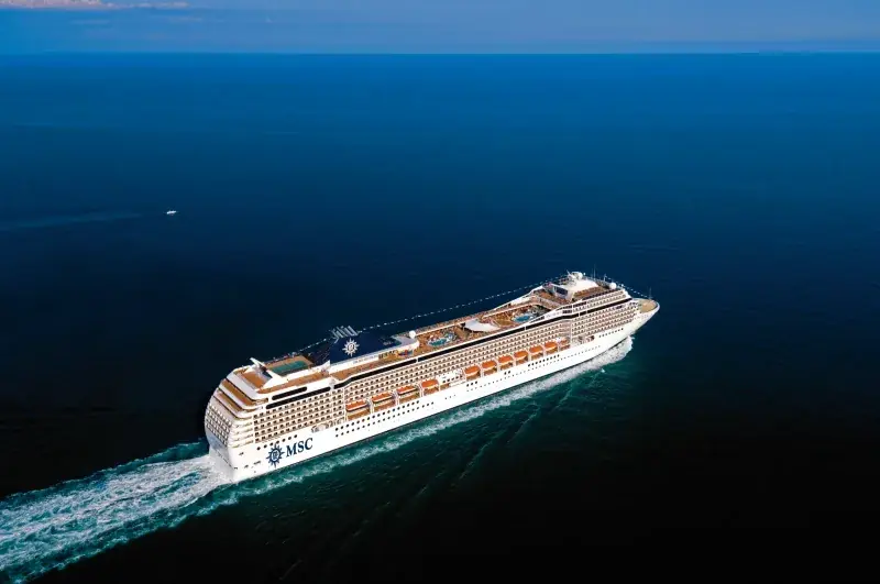 MSC Musica açık denizde seyir halinde, havadan görünüm