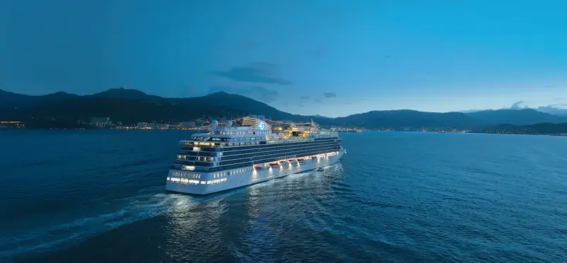 Oceania Allura akşam Korsika'da Ajaccio açıklarında