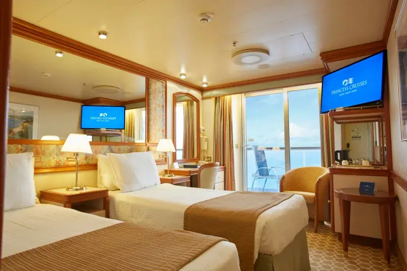 Diamond Princess'te balkonlu kabin; iki ayrı yatak
