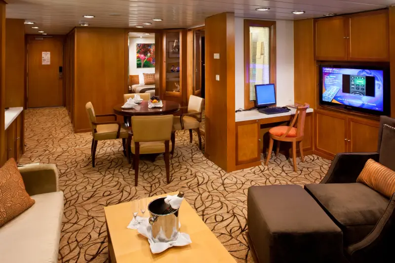 Celebrity Constellation Celebrity Suite oturma alanı