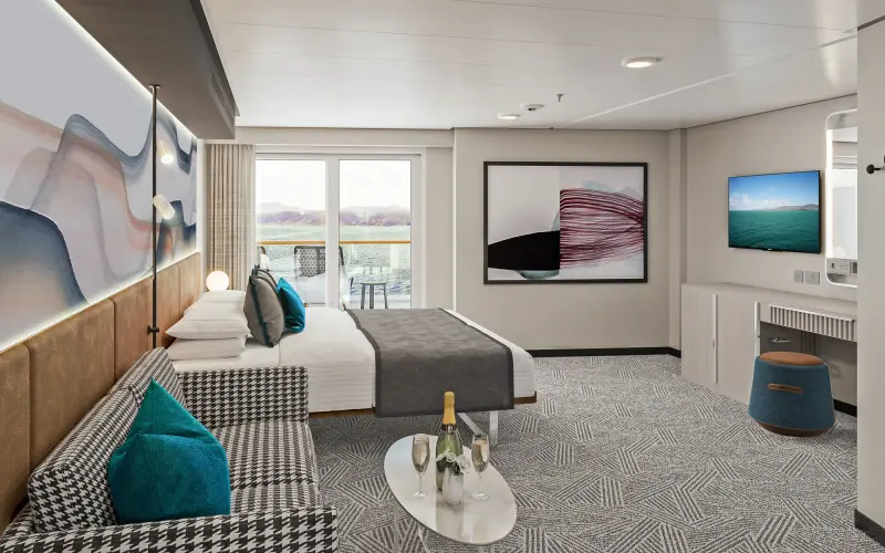 Norwegian Aqua, Norwegian Aura ve Norwegian Bella'da Club Balcony Suite (M2, orta); yatak, kanepe ve balkon