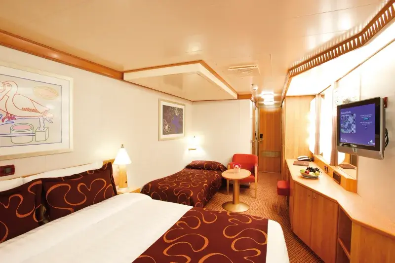Costa Deliziosa pencereli dış kabin, çift kişilik yatak ve çekyat
