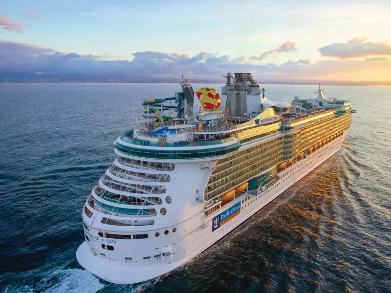 Independence of the Seas gün doğumunda Portekiz açıklarında