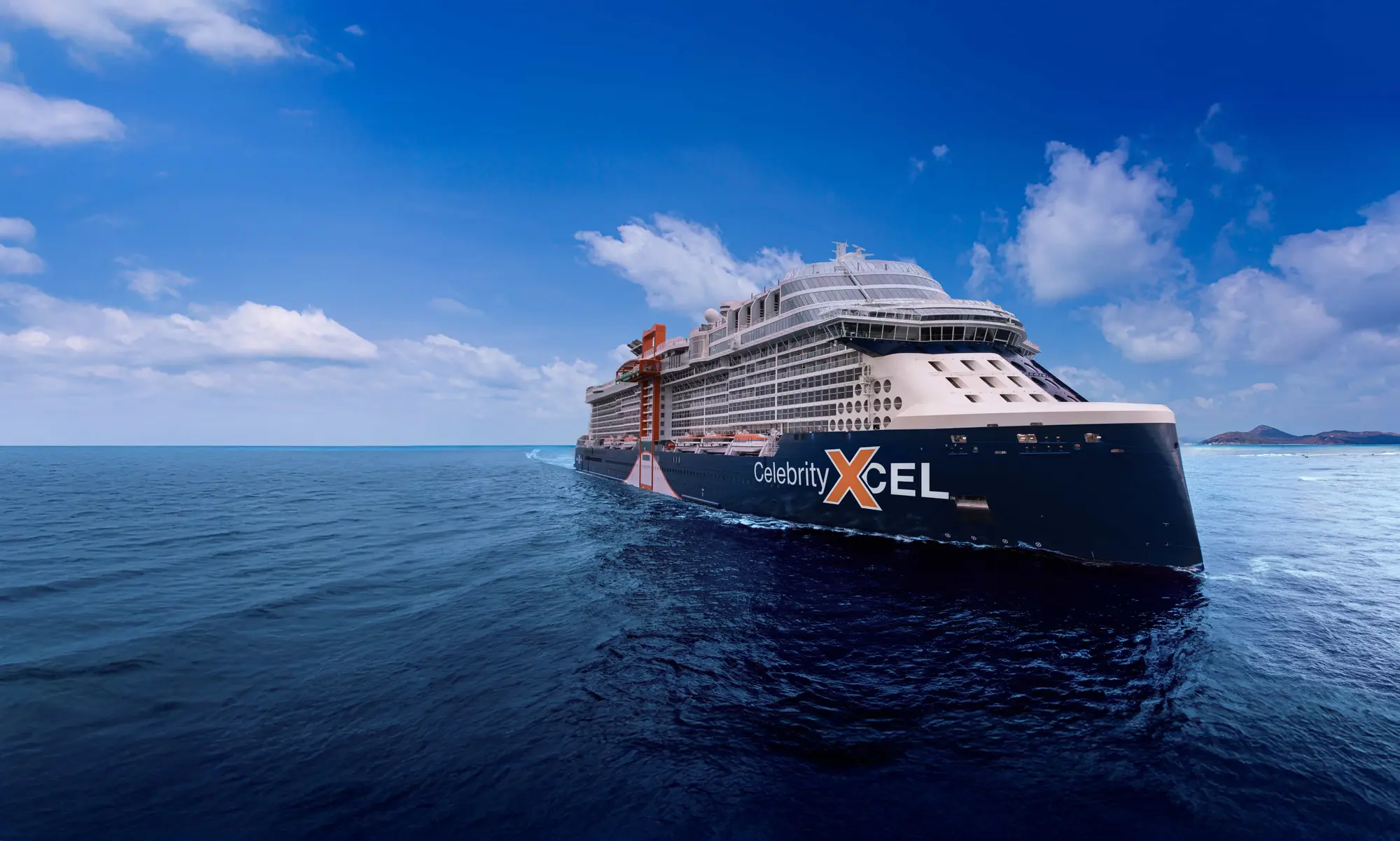 Celebrity Xcel açık denizde seyir hâlinde