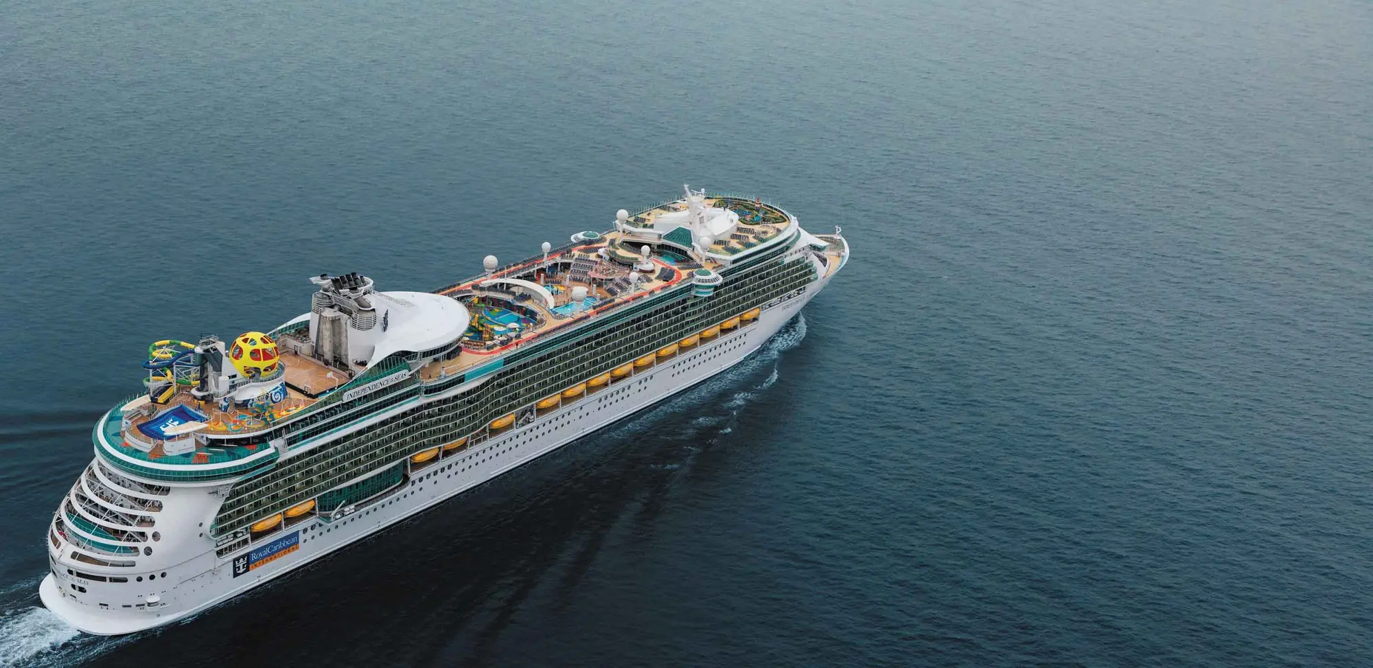 Independence of the Seas açık denizde, havadan görünüm