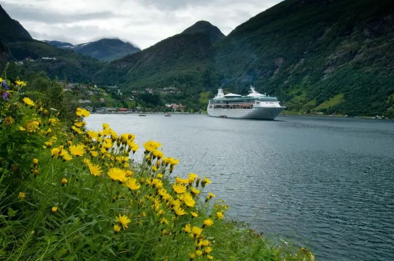 Vision of the Seas Norveç'te Geirangerfjord'da