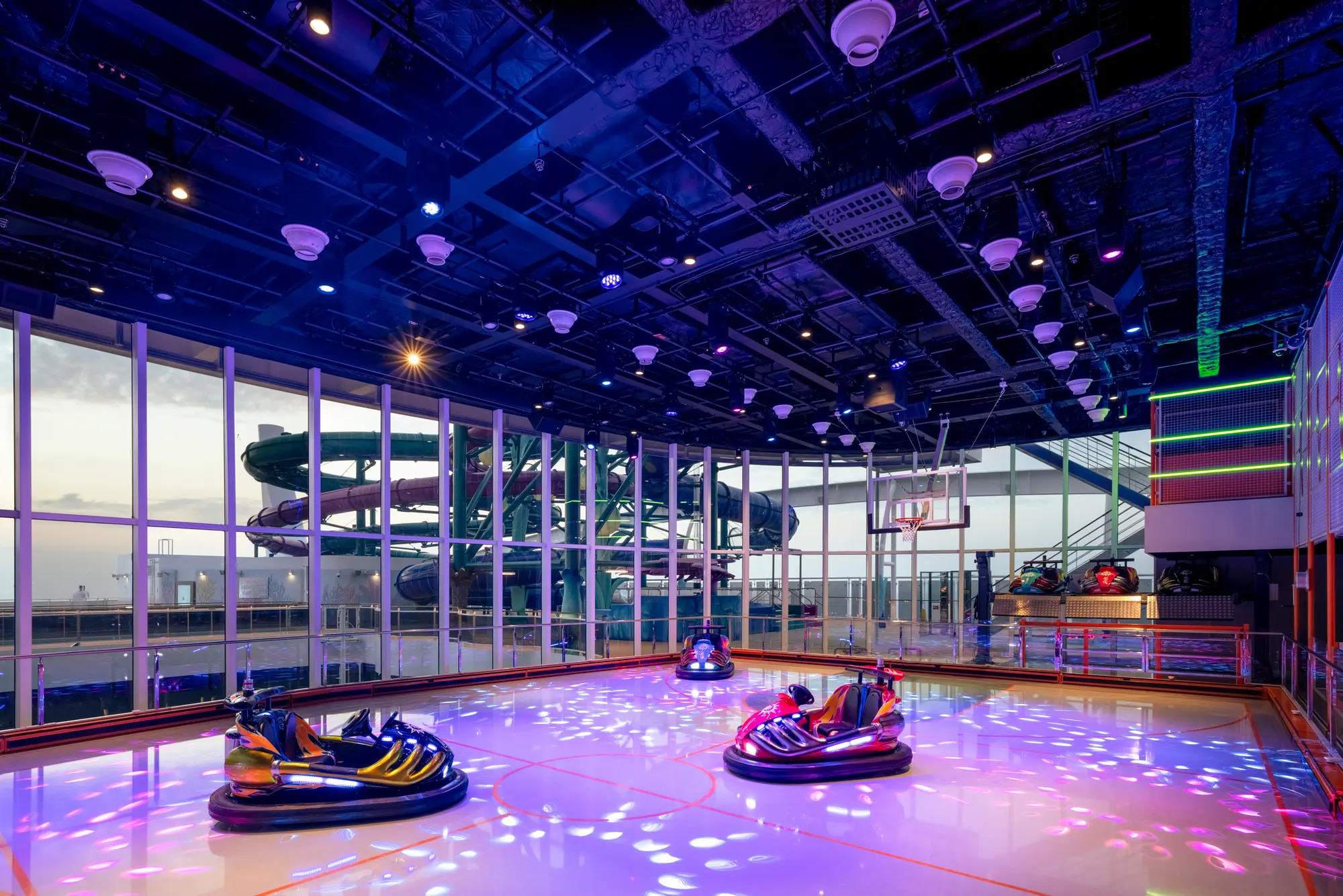 MSC World Europa'da Sportplex çarpışan arabalar