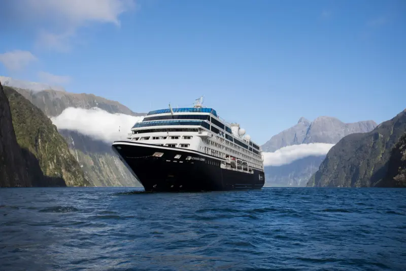 Azamara Journey Milford Sound fiyordunda