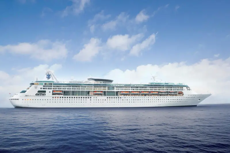 Grandeur of the Seas açık denizde seyir hâlinde