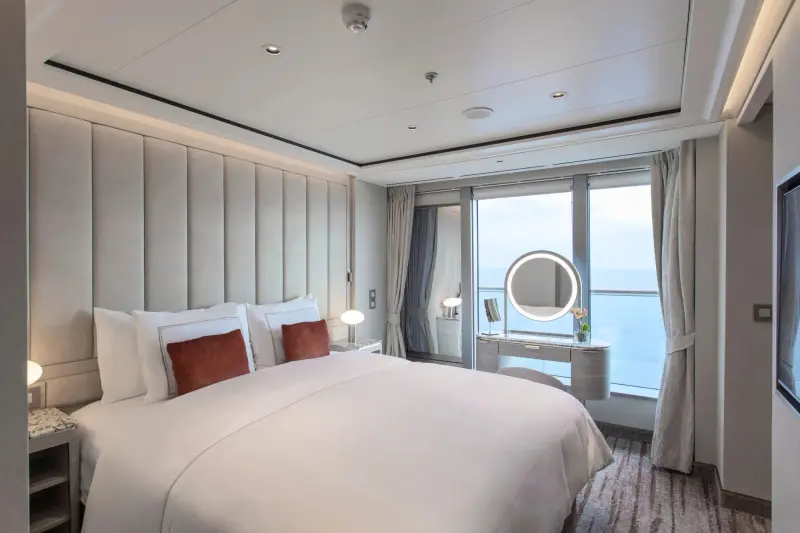 Silver Nova – Master Suite