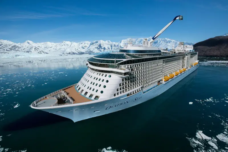Ovation of the Seas Alaska'da Hubbard Buzulu yakınında