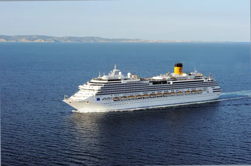 Costa Fascinosa açık denizde seyir halinde, havadan görünüm