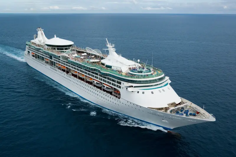 Enchantment of the Seas açık denizde, havadan görünüm