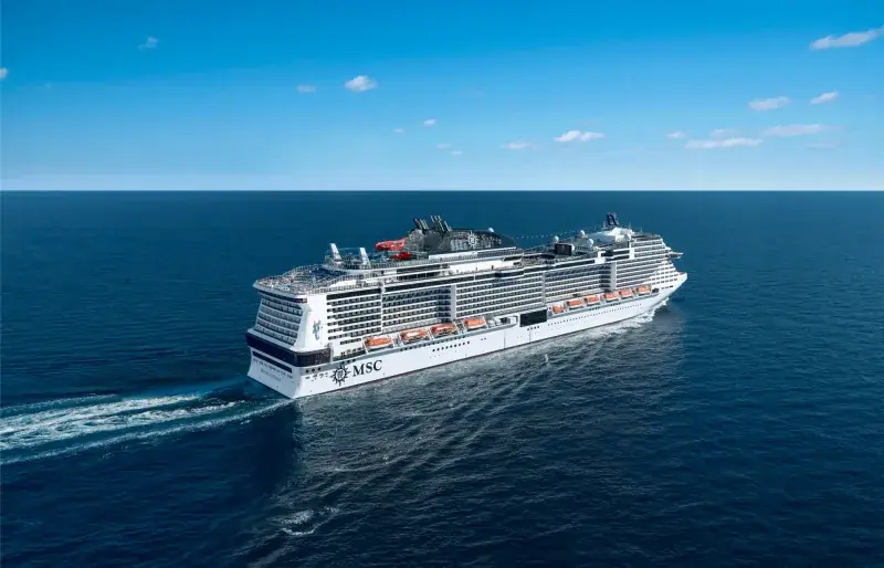 MSC Bellissima açık denizde, havadan görünüm