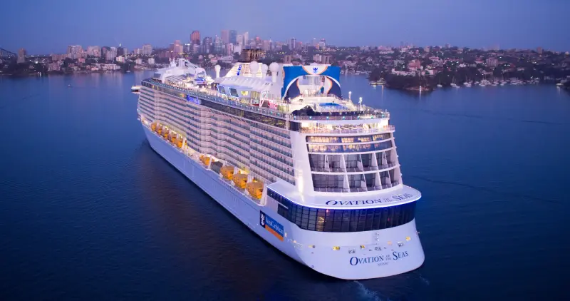 Ovation of the Seas Sidney'de, pruvadan görünüm