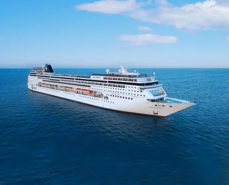 MSC Armonia açık denizde, yandan görünüm