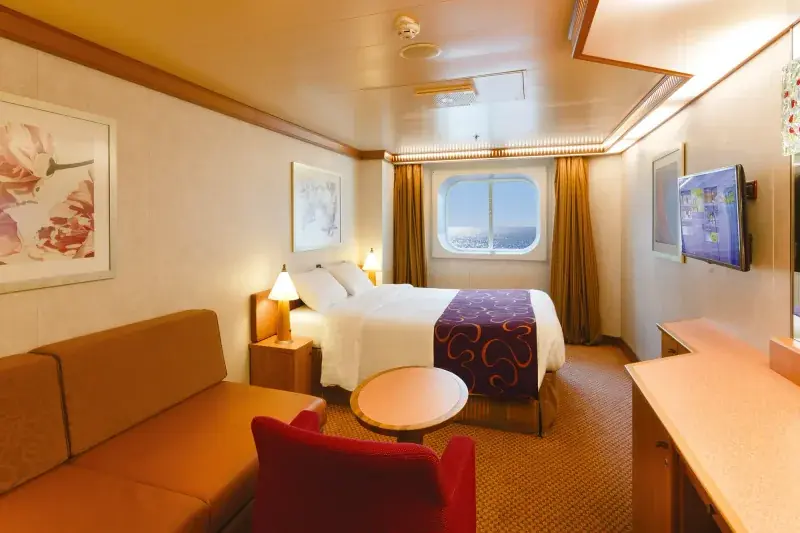 Costa Diadema Classic deniz manzaralı dış kabin, yatak ve oturma alanı