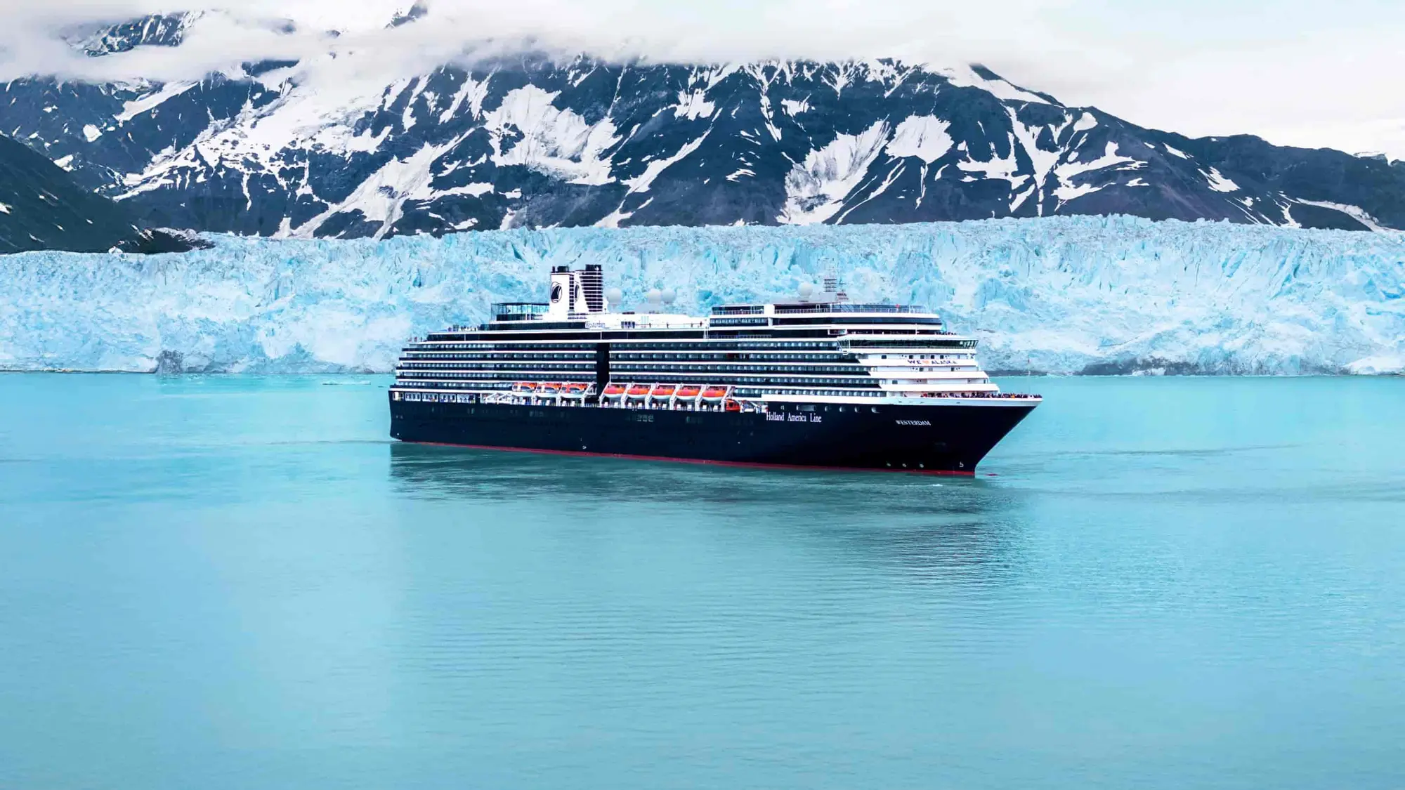 Westerdam bir buzulun önünde