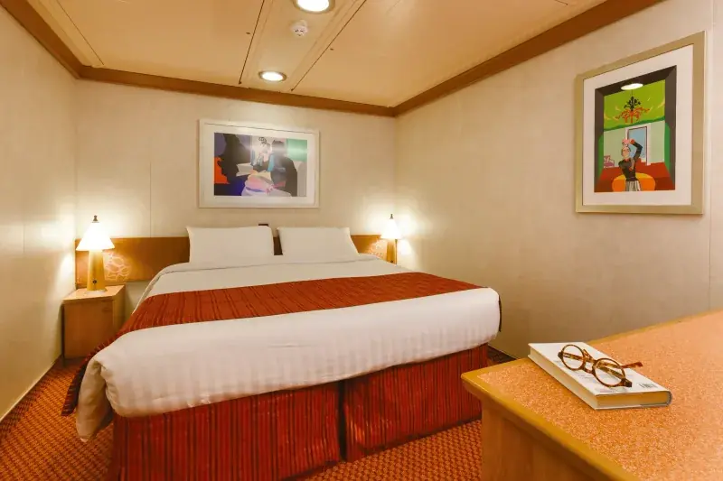 Costa Diadema iç kabin, çift kişilik yatak