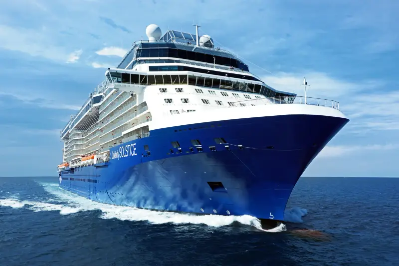 Celebrity Solstice pruvadan yakın görünüm